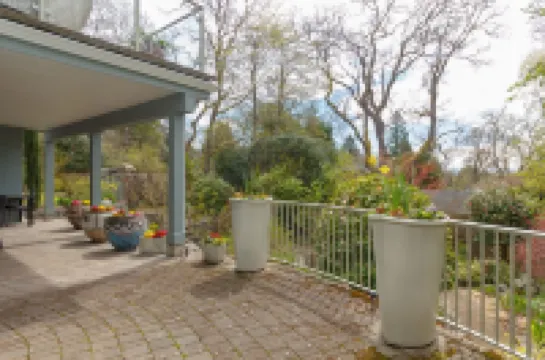Victoria, ~BC~ - Fully Furnished-Self Contained Garden Suite