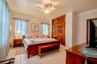 B1 Beachside with pool, porch, kayaks, bikes & more! Hotel a 
