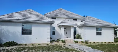 Pelican Beach Villa #1 Hotel dekat Parrot Cay