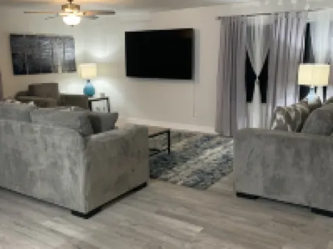 Our little Gem, remodeled and new everything. Close to down town. Hotels in Gem County