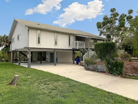 Direct Gulf Access Island Retreat - Boat Lift, No Bridges, Convenient Location! Отели в г. Пайн-Айленд-Сентер