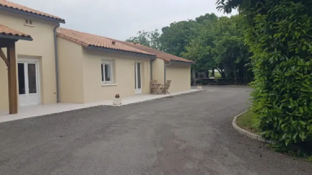 Ruffec charente House peaceful and pleasant setting with park and near ts shops