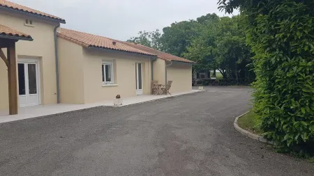 Ruffec charente House peaceful and pleasant setting with park and near ts shops