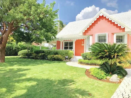 The Pink Beach House - Private House and Pool directly on the Beach, Rum Point