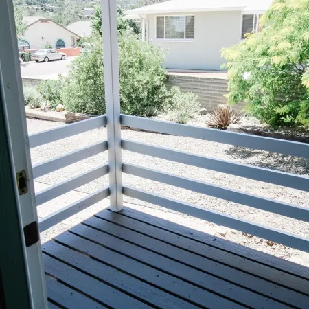 Perfectly located with 2 bike cruisers available to help you explore the town!