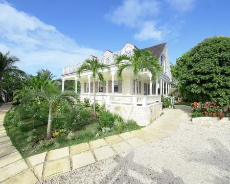 3BR Historic Home w/Pool & all Mod-Cons! Hotels in Governor's Harbour