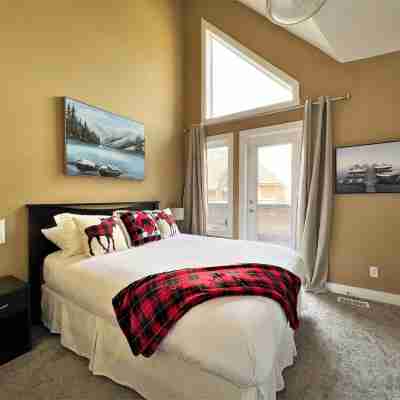 Spectacular Mountain Views! Unique & Rare End Unit 2 Storey Condo + 2 balconies! Rooms