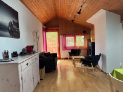 50 metres from the cable car, quiet, spacious apartment, parking and wifi.