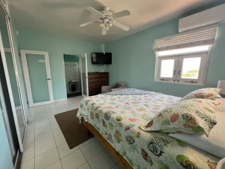 Ocean front home with 3 suites, salt water pool, gated and Wifi.