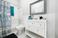 Cornerstone Rentals Lovely 1-BdRm Midtown Unit 1