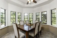 *NEW* Pine Grove Hideaway - family friendly only 1.5 Miles to the lake