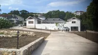 Luxury 4 Bedroom Villa with Pool in Montego Bay (Beach Club Access)