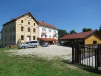 .3 Bed Mill House in the countryside attached to a 100 year old flour mit