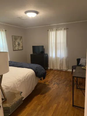 Cozy home close to downtown and minutes away from Fort Smith area! Pet-Friendly