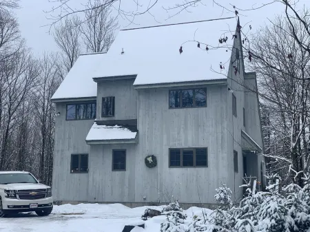 Cozy Chalet 5mins from Okemo, SAUNA JACUZZI HOT TUB