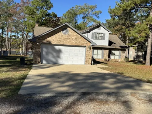 Tranquil Waterfront Retreat: 4BR/2.5BA Cozy Lakehouse on the Water!