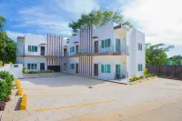 New modern condo 3 minute walk to West Bay Beach