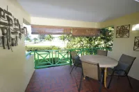 The Holiday Hub Close to Amenities and Beach View