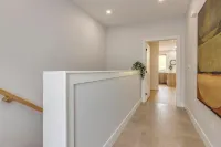 Exquisitely Honeygold Apartments-1 Bedroom 핼리팩스 호텔