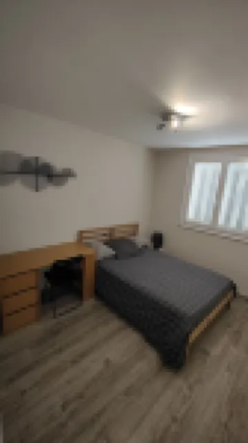 Superb renovated air-conditioned apartment with private parking space 格埃酒店