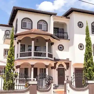 PERFECT FOR LARGE GROUPS-EXCELLENT LOCATION, MINUTES FROM EVERYTHING. Hotel Exterior