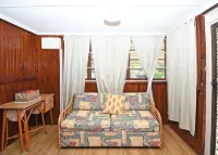 Family Tides. Cheerful 3 bedroom home in Urangan.