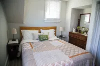 Spacious 5-bedroom Lakefront house with AC and WiFi in wonderful Ashville Hotels in North Harmony