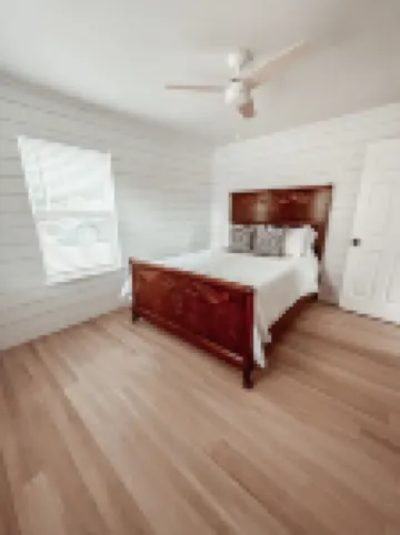 Cozy Cottage Located on the South Side of Grand Lake Hotels in Craig County