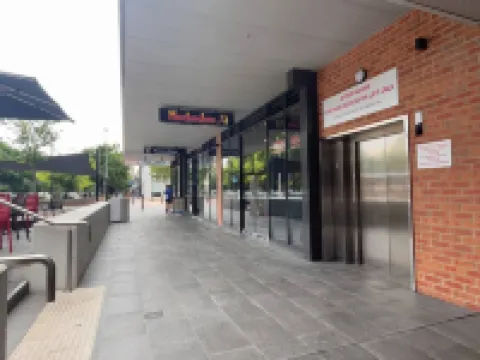 Specious apartment in Kingston, centrally located place. Hotels near Canberra Station