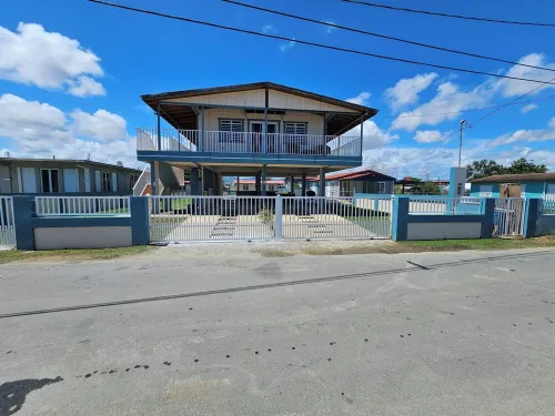 Beach House w/ pool/ac/wifi/cable/ Salinas PR Hotel di Rio Jueyes