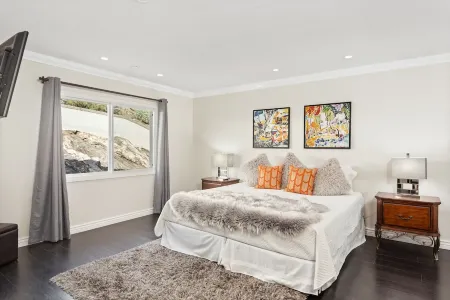 Mountainside Retreat with City Vistas ~ Spa & Pool with heat option Отели рядом с достопримечательностью «Пистева Пик»