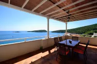 Extraordinary 3bed/3bath villa, with sea views,pool and hot tub for 8