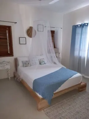 Ocean-View Apartment at VillaMerissa 4 BR/4 Bath. Walk to Beach, JackSprat Hotel di 