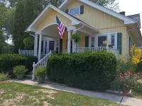 Beautiful and Cozy With 5 Bedrooms Hotels in Benton Township