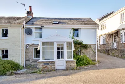 Puffins Cottage, Rock is very close to the beach, parking for 3 cars and garden. Các khách sạn gần Fishing Cove field