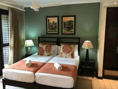 Eden Island Apartment, beach at 90 meters, garden, golfcar, Kayaks