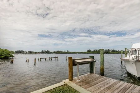 Riverview cottage Отели в г. Грант-Валкария