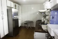 Comfortable beach house with pool, terrace, barbecue, 300m from the beach Hotels in Sao Sebastiao