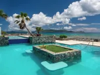 Newly renovated condo just a few steps from Sapphire Beach. Hotéis em Saint Thomas