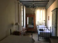 Beautiful Cottage on the bank of the river Tarn - 6/7 people. Pool .