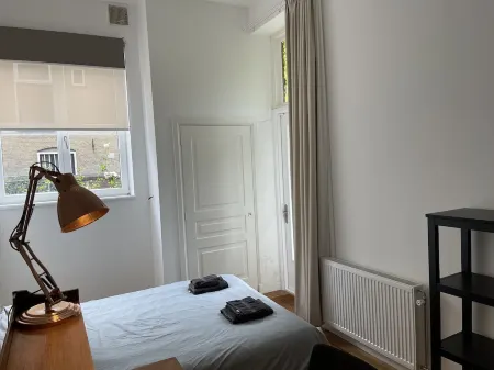 Canal house ground floor in historic center Gouda Отели рядом с достопримечательностью «Гауда»