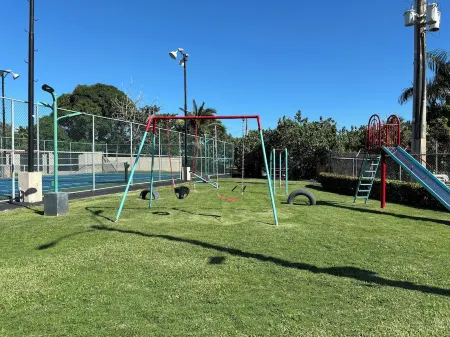 Beach, Pool, King Bed 1st Floor Spacious Apartment in Naguabo