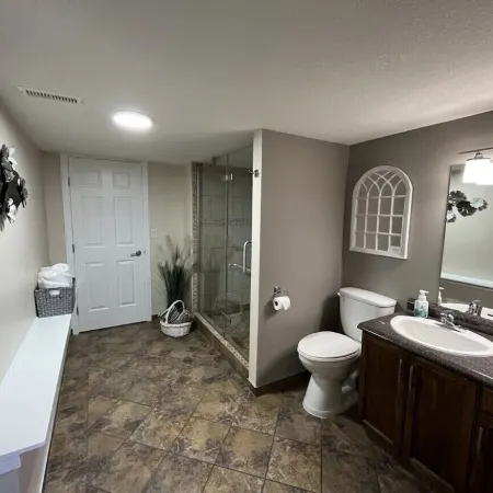 20 Klm from SilverStar in Vernon with Private Hot Tub