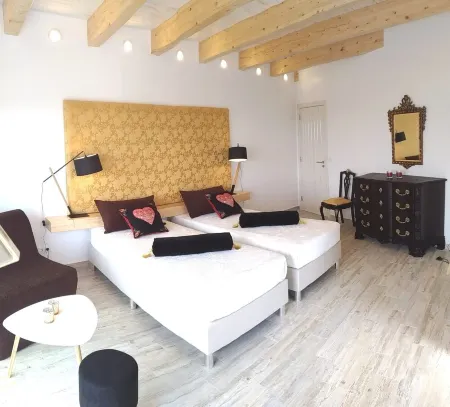 Nira Beach House Eleganc & Charm exclusive pool and sea view