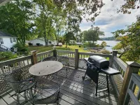 Relaxing lake front home with beautiful view on the lake, sleeps 7.