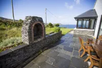 Luxury Seaside Cottage, Stunning Ocean Views, Waterville, Ring of Kerry