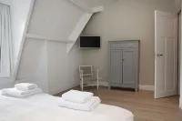 BERGEN: 'Boschlust', beautiful apartments in country house style and close to the beach! Hotels in Bergen