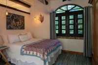 One Bedroom Cottage on Peter Bay Beach Hotels in Central