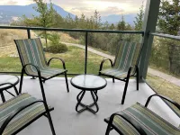 2 Bedrooms & 2 Bathrooms | End Unit | Great West Facing View | Hot Tub and Pool