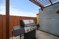 POOL,Spa, Movie Room, BBQ and Games! Family Vacation Home